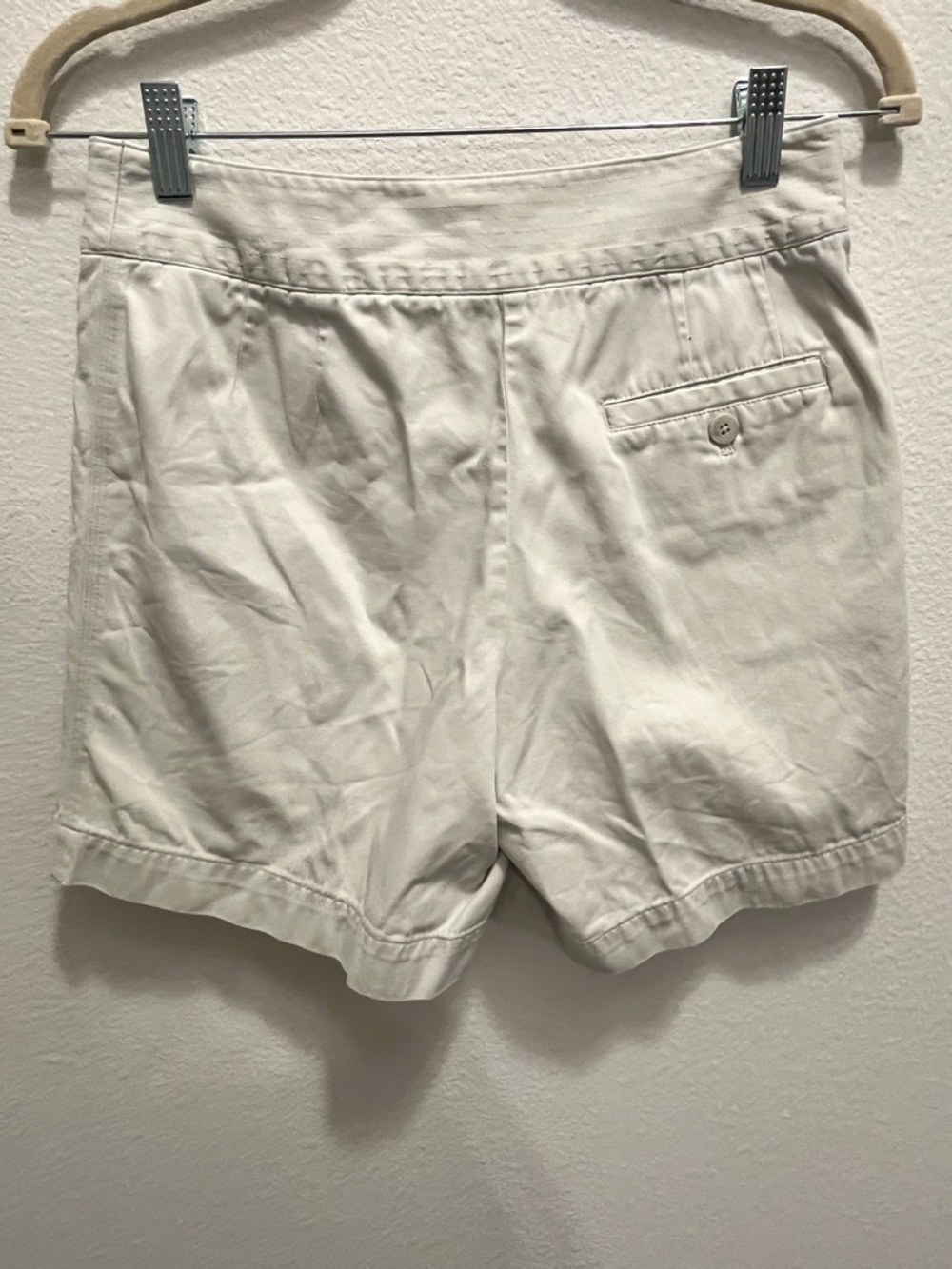 Casual Corner Cream High-Rise Shorts - Picture 3 of 4
